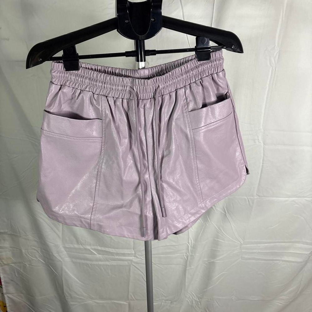 Lumiere Purple faux leather shorts with elastic waistband and pockets